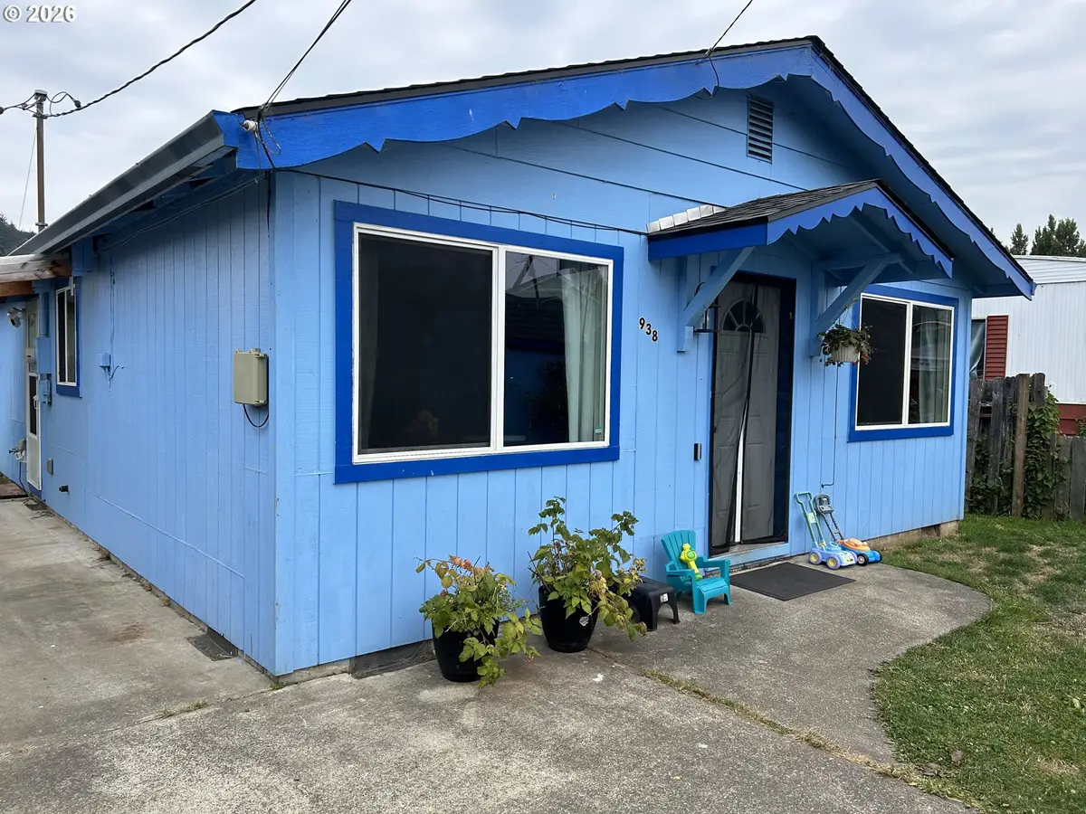 938 N 8th St, Reedsport, OR 97467 - #1