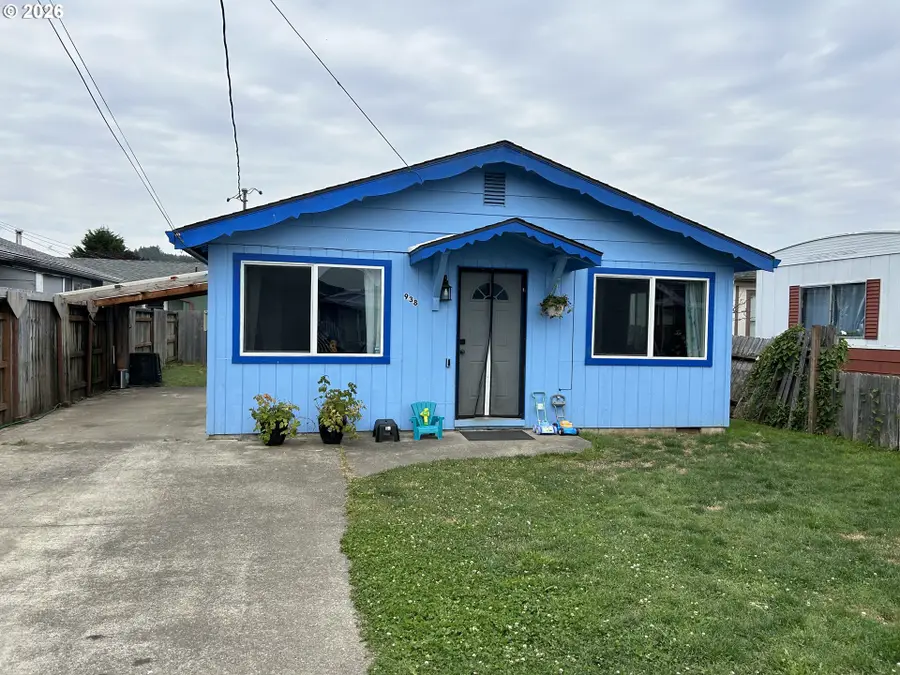 938 N 8th St, Reedsport, OR 97467 - #3