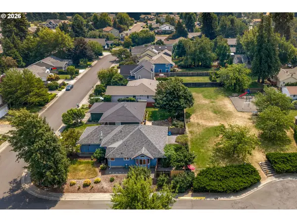 780 St Charles Place Rd, HoodRiver, OR 97031