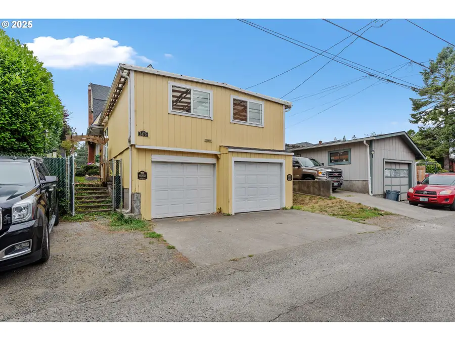 1475 Sherman Ave, North Bend, OR 97459 - #2