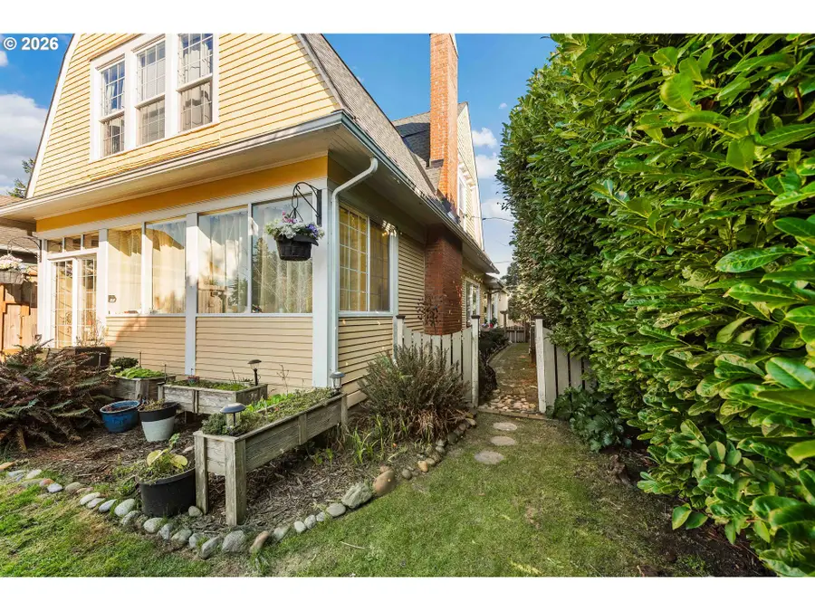 1475 Sherman Ave, North Bend, OR 97459 - #3