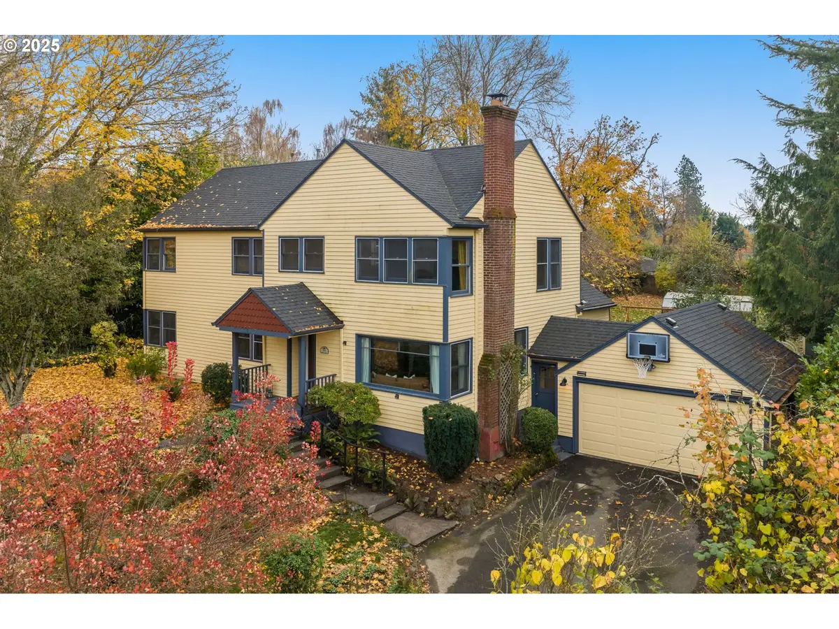 5960 SW Brugger St, Portland, OR 97219 - Image #1