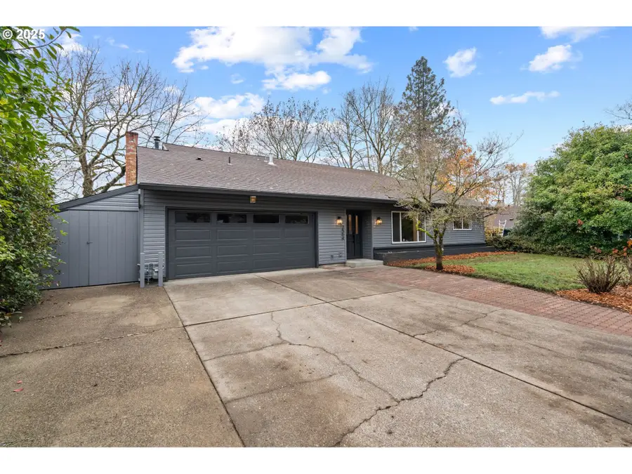 2554 SE Buttercup Ct, Hillsboro, OR 97123 - Image #2