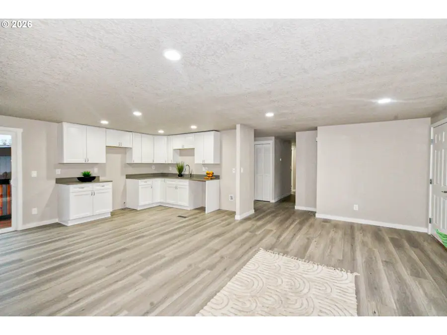 627 NW 6th Ct, McMinnville, OR 97128 - Image #2