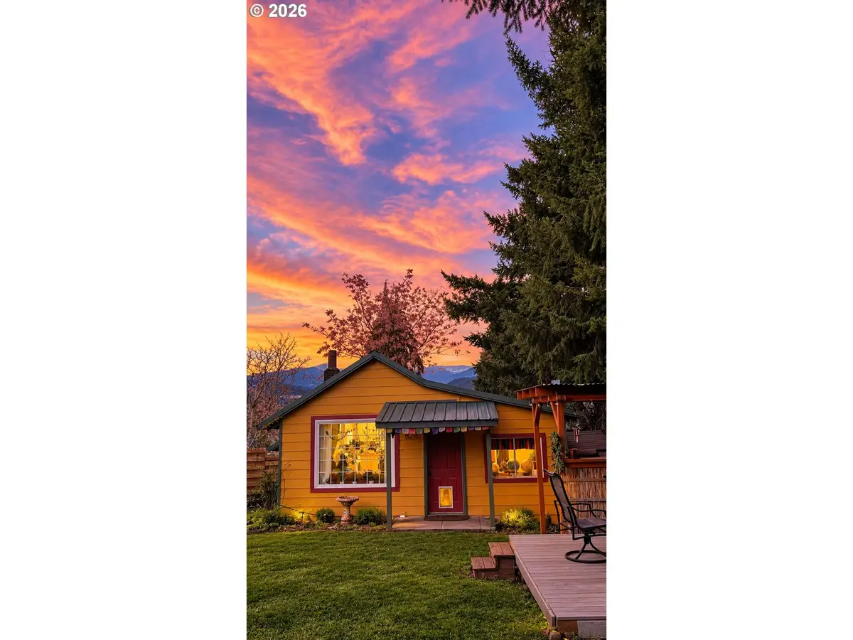 824 Cascade Ave, Hood River, OR 97031 - #1