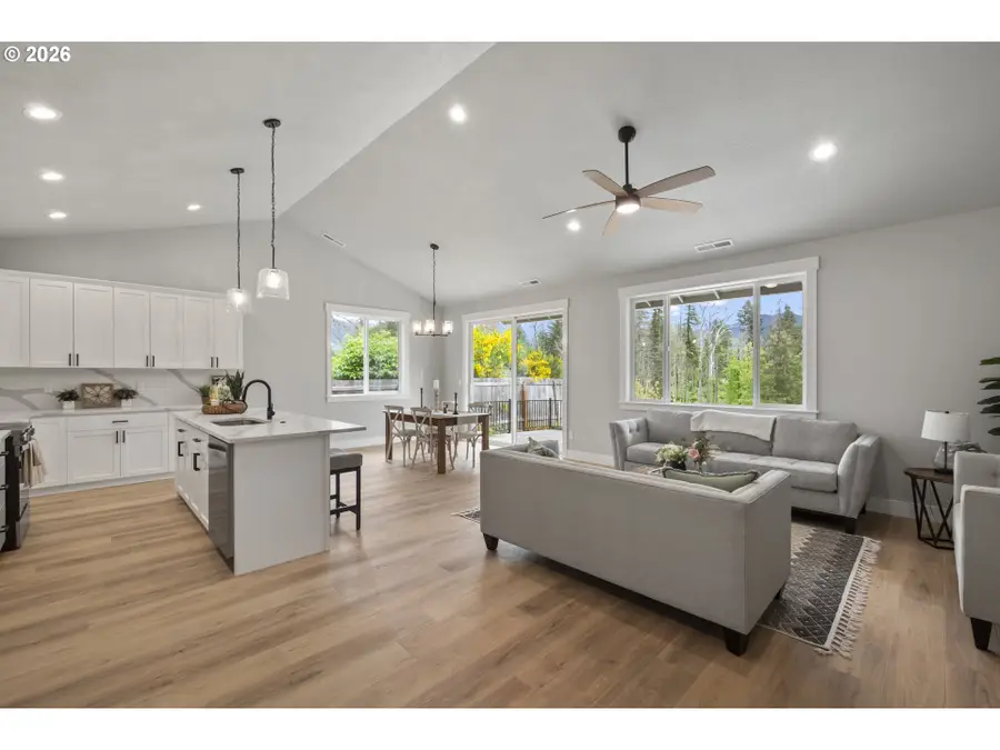 241 Dogwood Dr, Gates, OR 97346 - #3