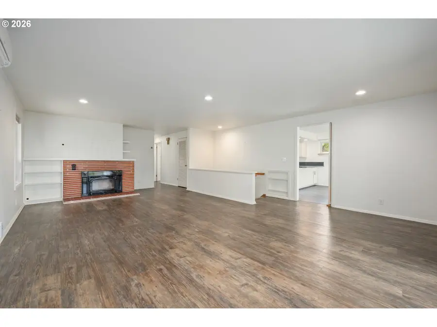 1355 Paige Ave, Eugene, OR 97405 - #3