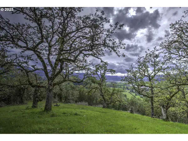 1263 Yokum Rd, Riddle, OR 97469