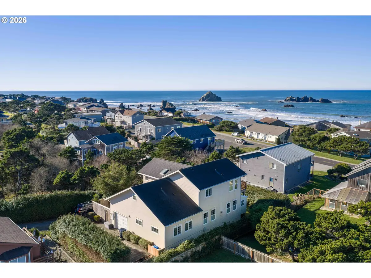 1240 Newport Ave Sw, Bandon, OR 97411 - Image #1