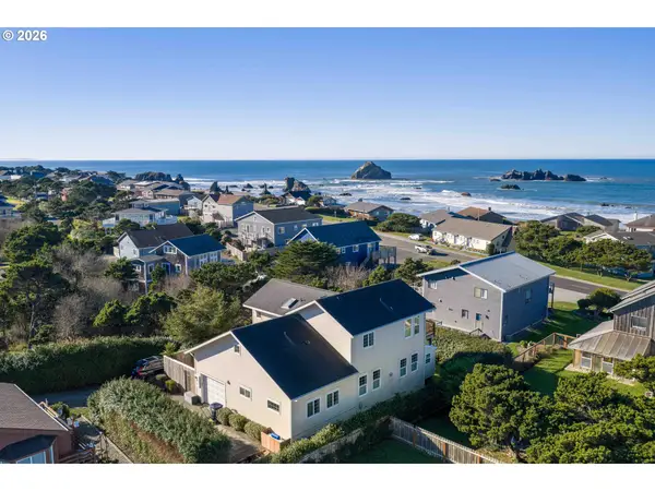 1240 Newport Ave Sw, Bandon, OR 97411