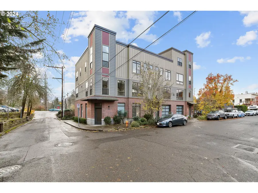 3412 SW Moss St, Portland, OR 97219 - #3