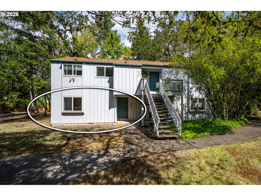 2239 Hawkins Ln, Eugene, OR 97405 - #2
