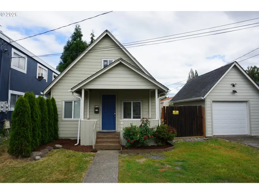 608 S 6th Ave, Kelso, WA 98626 - #2