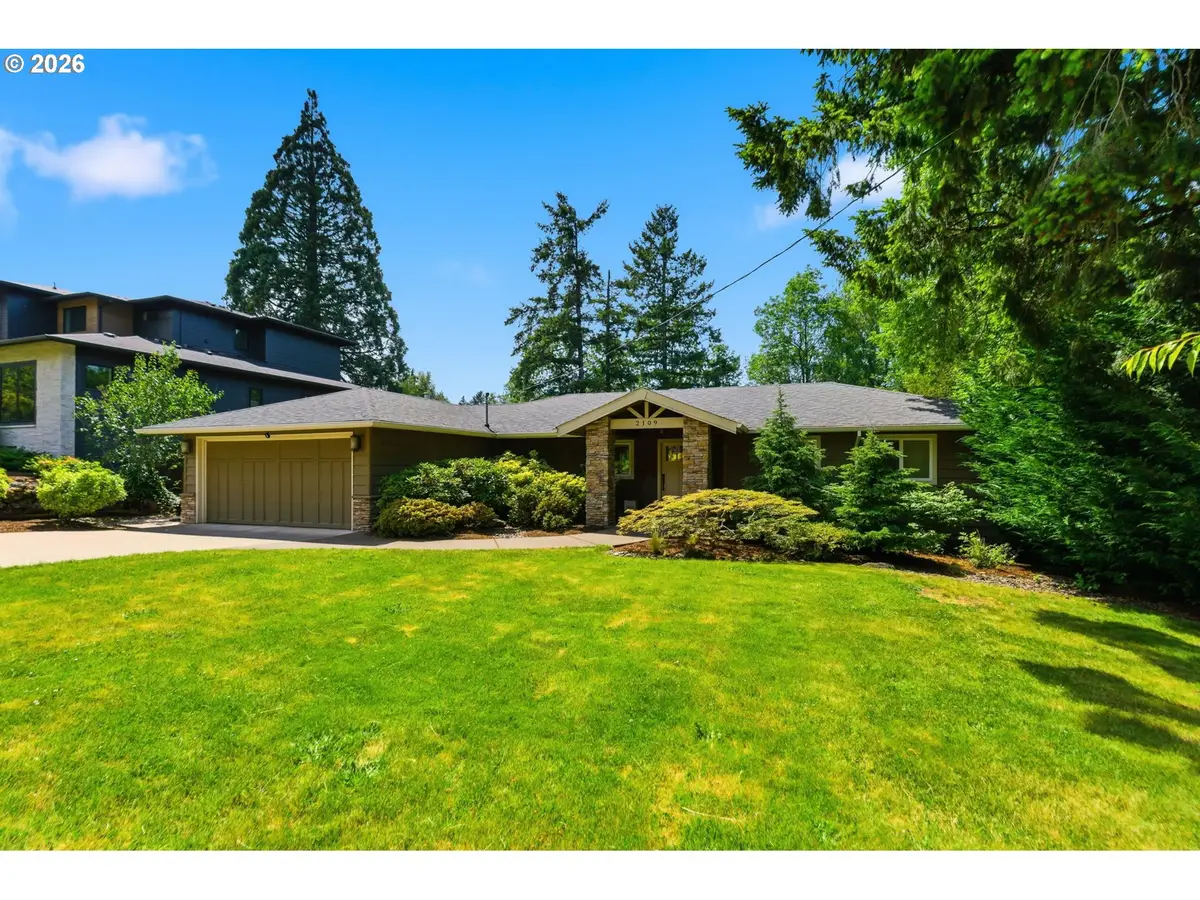 2109 Wembley Park Rd, Lake Oswego, OR 97034 - #1