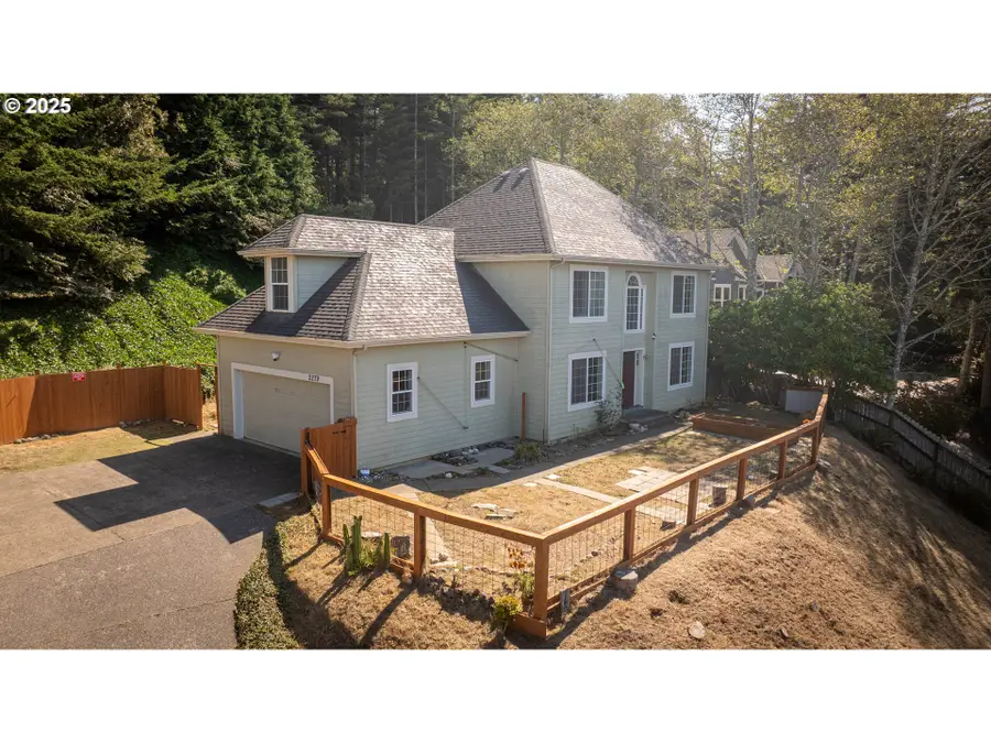 2279 Hamilton St, North Bend, OR 97459 - Image #2