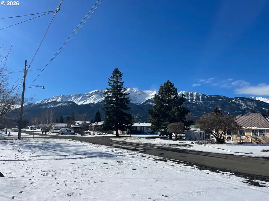 404 S College St, Joseph, OR 97846 - #3