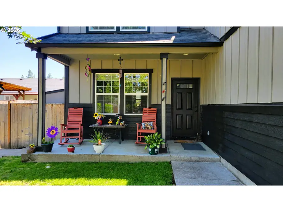 25206 Irenic Ave, Veneta, OR 97487 - #3