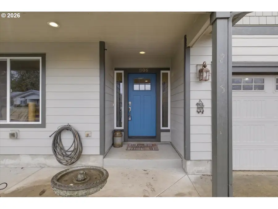 806 Wassom St, Lebanon, OR 97355 - #3