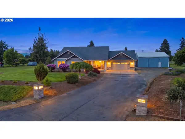 28003 Green Oaks Dr, Eugene, OR 97402