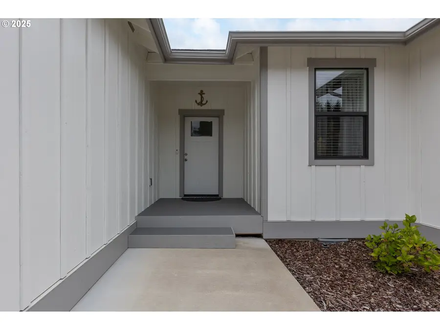 4145 SE Inlet Ave, Lincoln City, OR 97367 - Image #2