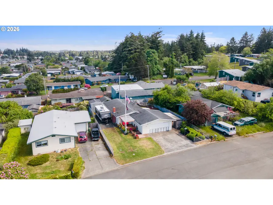 1070 Arago Ave, Coos Bay, OR 97420 - #2