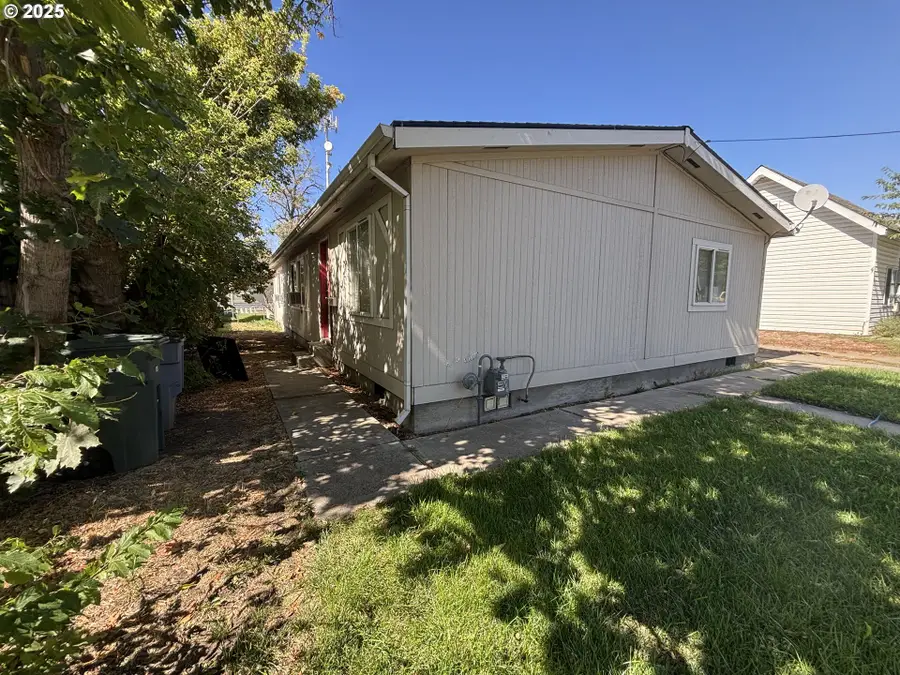 1404 N Cherry St, La Grande, OR 97850 - Image #2