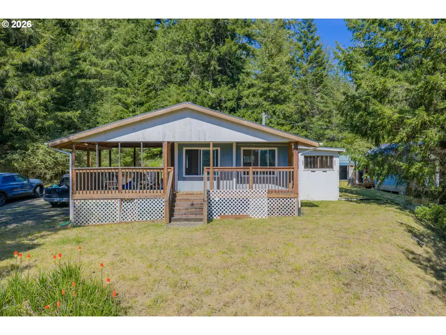 2403 Spruce St, Myrtle Point, OR 97458 - #2