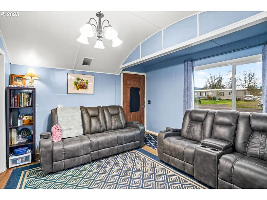 38823 Mathews Dr, Dexter, OR 97431 - #3