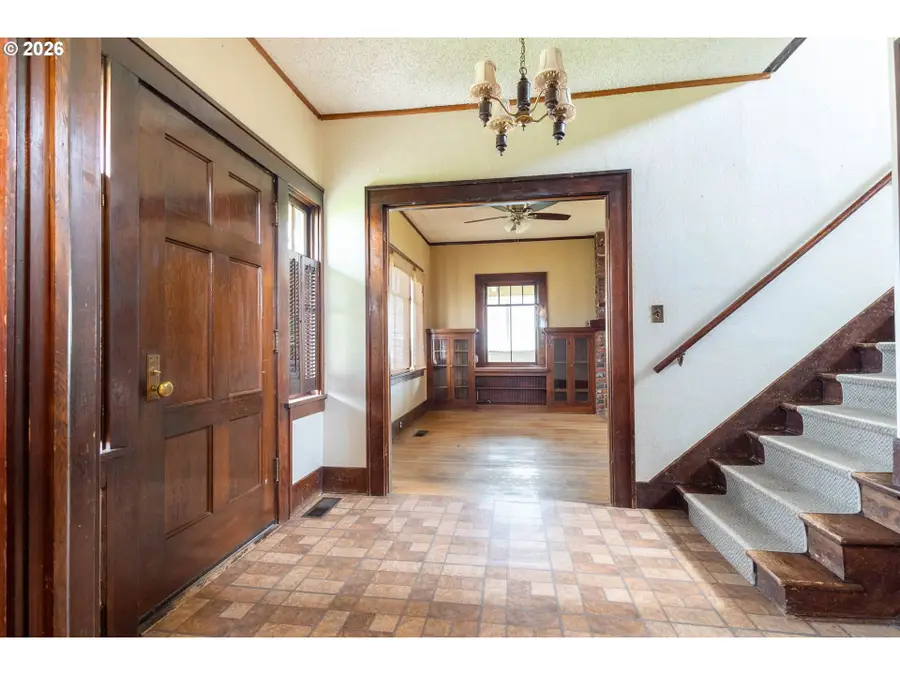 600 Albany St, Elgin, OR 97827 - #3