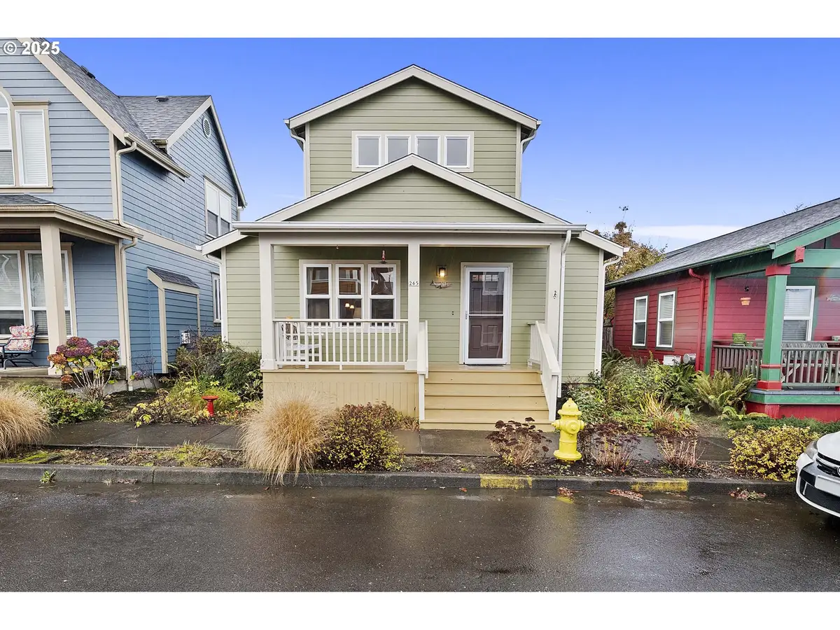 265 23rd St, Astoria, OR 97103 - Image #1