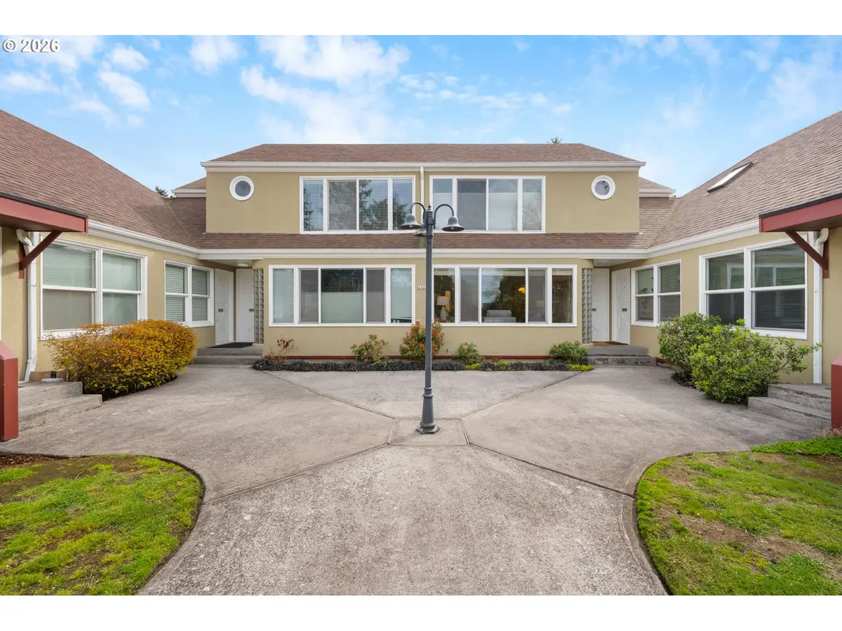 2438 NE Killingsworth St #4, Portland, OR 97211 - Image #1