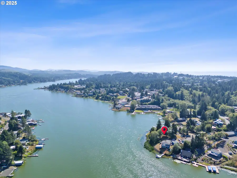 3600 NE West Devils Lake Rd #302/303, Lincoln City, OR 97367 - Image #2