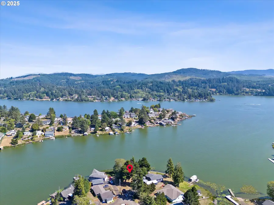 3600 NE West Devils Lake Rd #302/303, Lincoln City, OR 97367 - Image #3