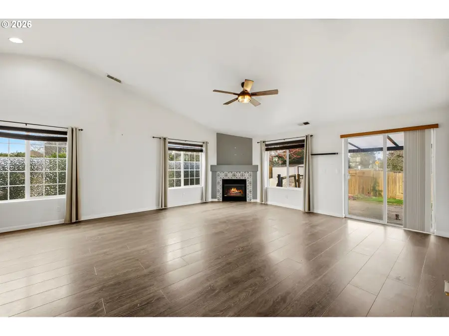 1121 Dahlia St, Woodburn, OR 97071 - #3