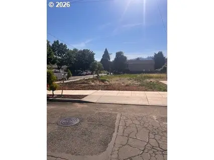 8790 SE Brooklyn St, Portland, OR 97266