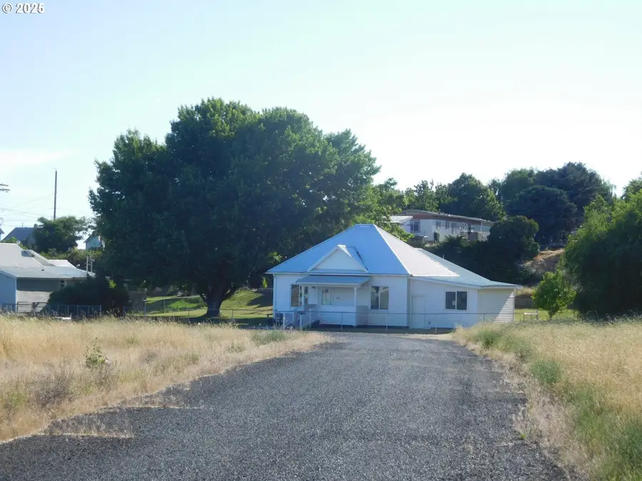 135 N 3rd, Connell, WA 99326 - Image #3