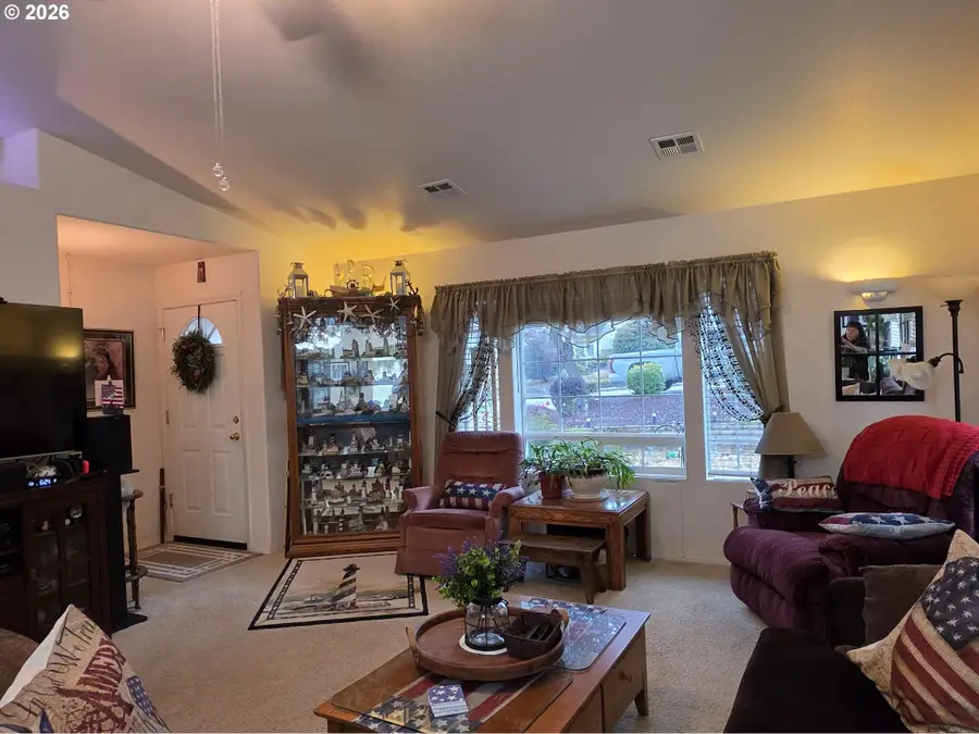 411 Sunnyside Dr, Winston, OR 97496 - #3