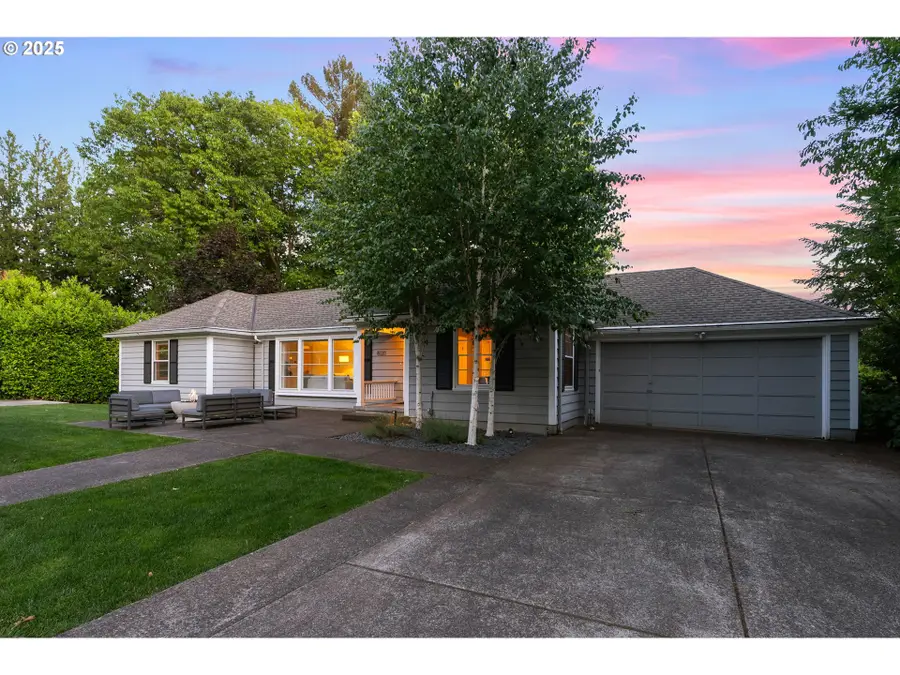 8120 SW Maple Dr, Raleigh Hills, OR 97225 - Image #2