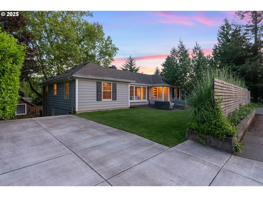 8120 SW Maple Dr, Raleigh Hills, OR 97225 - Image #3