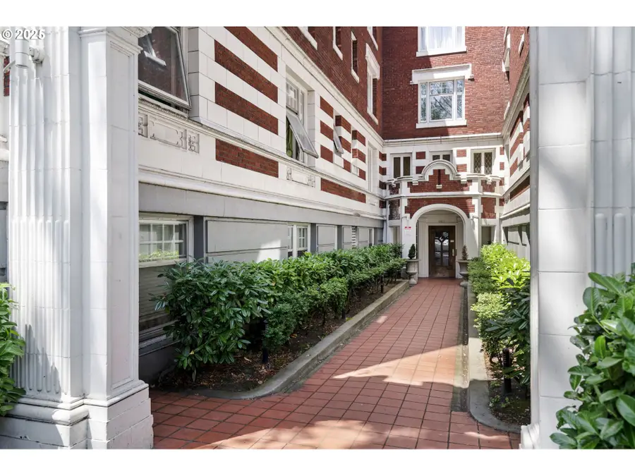 1811 NW Couch St #210, Portland, OR 97209 - Image #2
