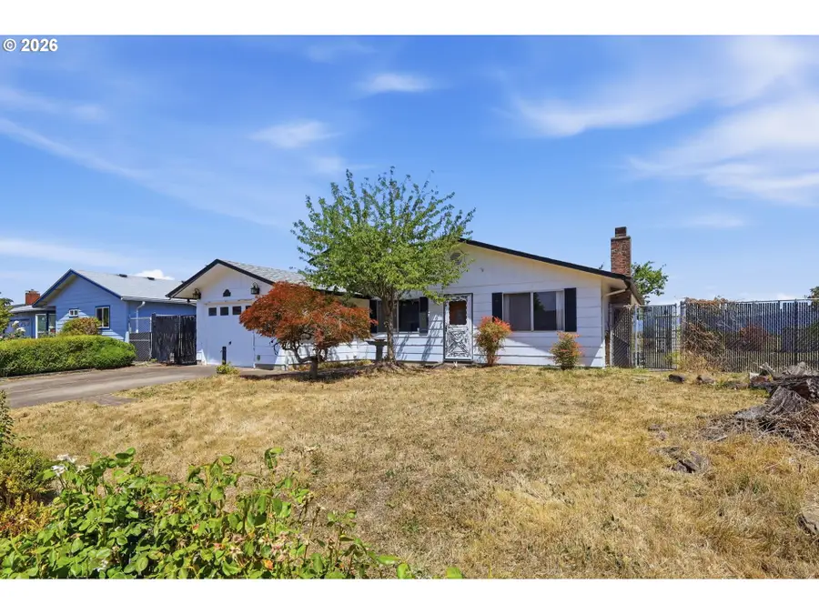 395 Park Ln, Harrisburg, OR 97446 - #3