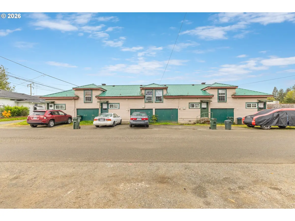 205 E 12th St, Coquille, OR 97423 - #1