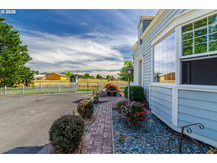 80554 N Hill Dr, Hermiston, OR 97838 - #3