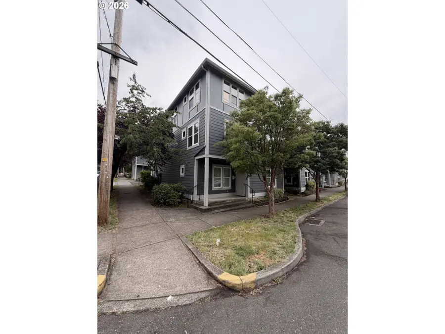 11911 SE Ash St #10, Portland, OR 97216 - #3