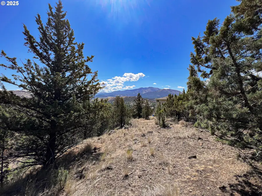 219 Valley View Dr, John Day, OR 97845 - Image #2