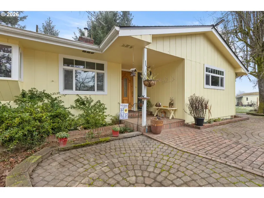 674 Youngs Ln, Roseburg, OR 97471 - Image #2