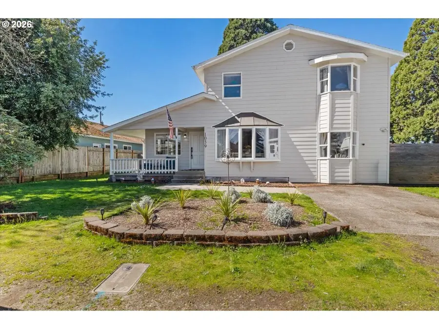 1039 N 4th Ave, Stayton, OR 97383 - #2