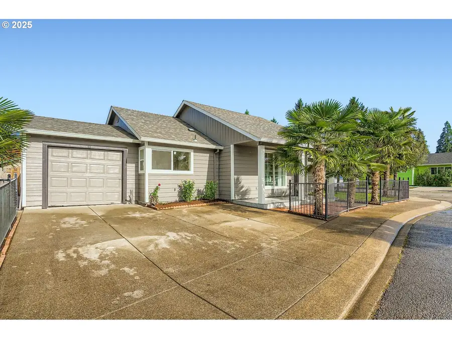 1215 Del Sol Ct, Woodburn, OR 97071 - Image #2