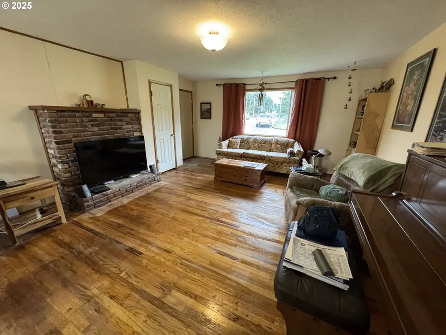 3700 Vista Dr, North Bend, OR 97459 - Image #2