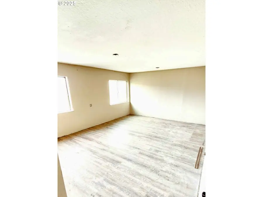 63606 Andrews Rd, Bunker Hill, OR 97420 - Image #3